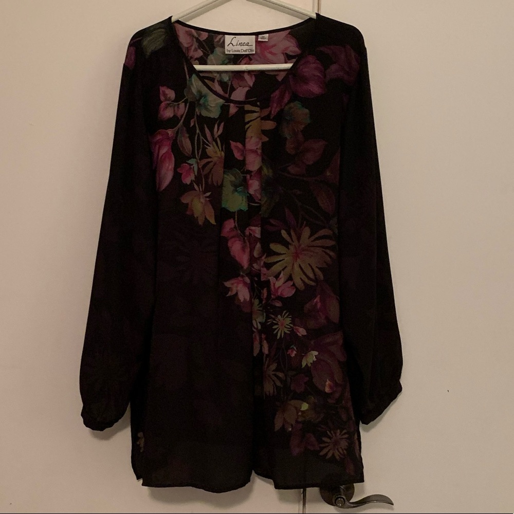 Gorgeous, floral tunic top